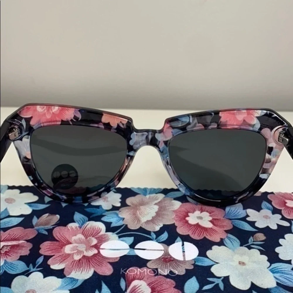 Komono New Stella Floral Sunglasses